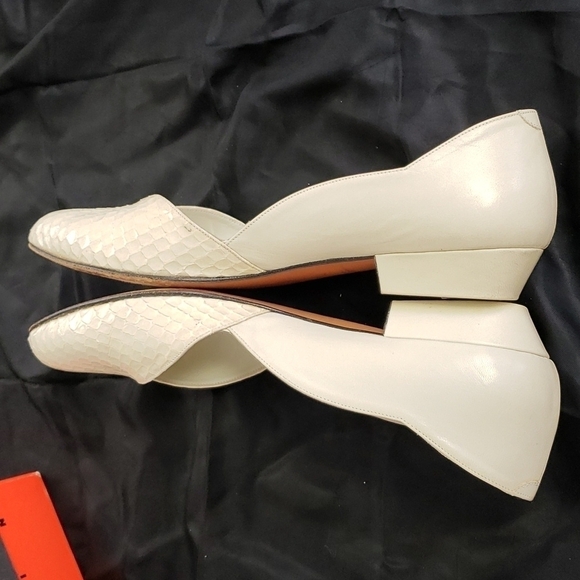 Anne Klein Whips Kid Leather Ivory 1" Heel Flats 8N Snake Look In Original Box - Picture 8 of 14